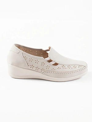 Low heel pumps
