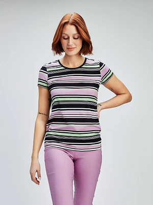 Short-sleeve semi-fitted t-shirt