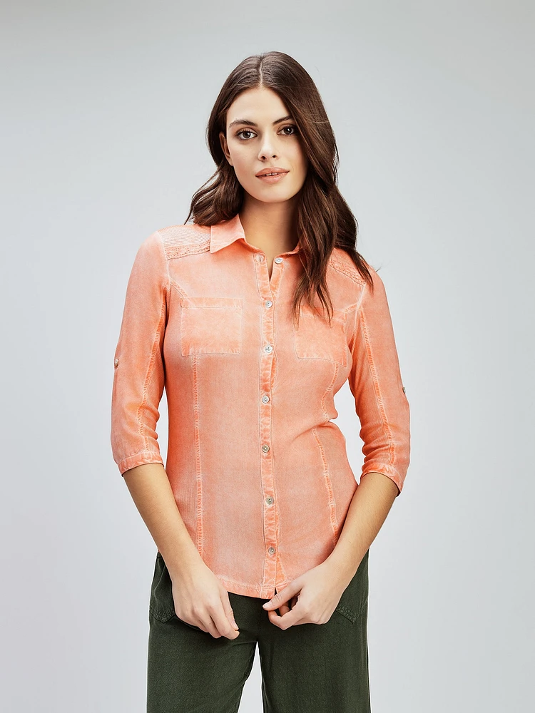 Blouse semi-ajustée à manches 3/4 avec boutons