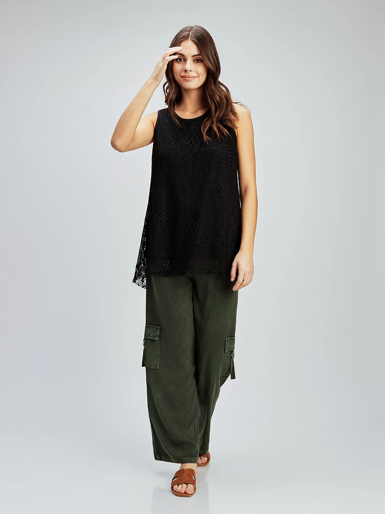 Sleeveless semi-fitted tunic