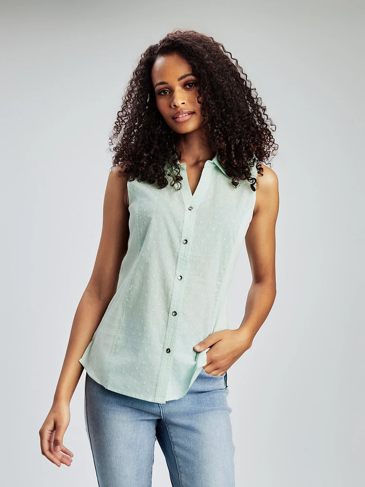 Sleeveless fitted blouse with buttons