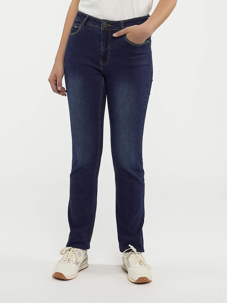 Straight semi-fitted jean