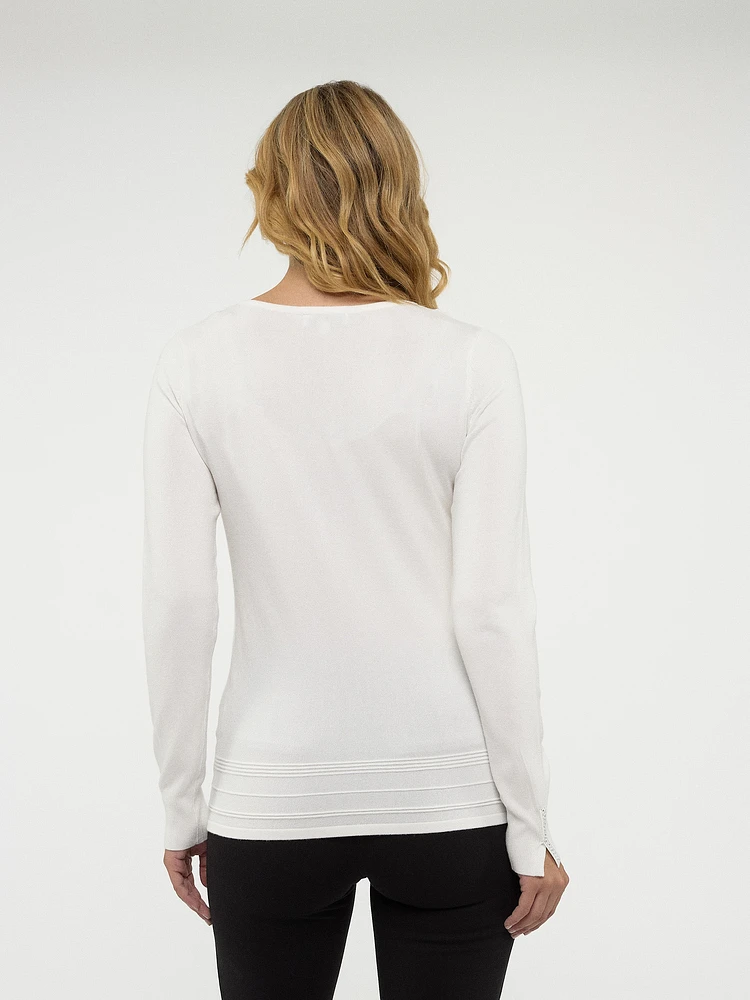 Long-sleeve semi-fitted pullover sweater