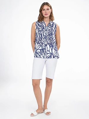 Sleeveless semi-fitted blouse with buttons