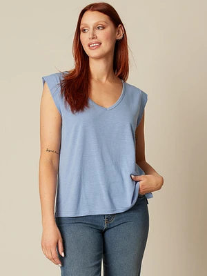 Semi-fitted fluid t-shirt