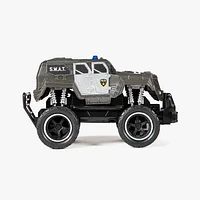 ÉCRASER. Camion de police monstre RC [1:24]