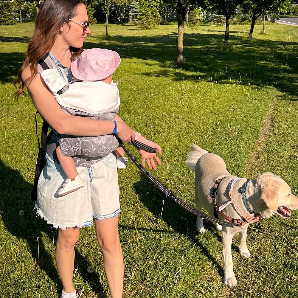 Ensemble bavoir et protège bretelle pour porte-bébé