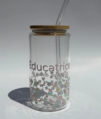 Tumbler en verre avec couvercle et paille (16 oz) - Éducatrice pastel 💛