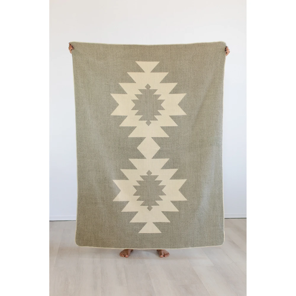 Double Diamond Throw
