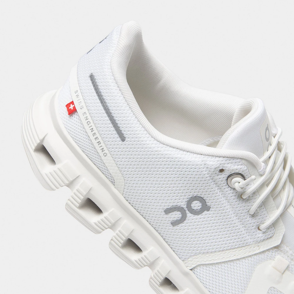 On Women's Cloud 6 White /
