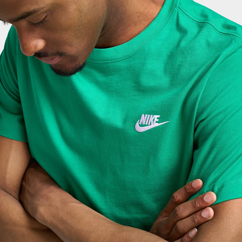 Nike Sportswear Club T-Shirt / Stadium Green