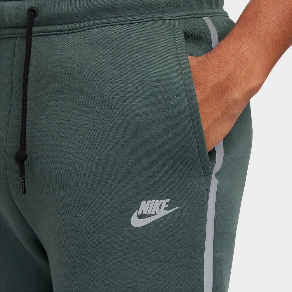 Nike Sportswear Tech Fleece Jogger Vintage Green / Bemis Silver