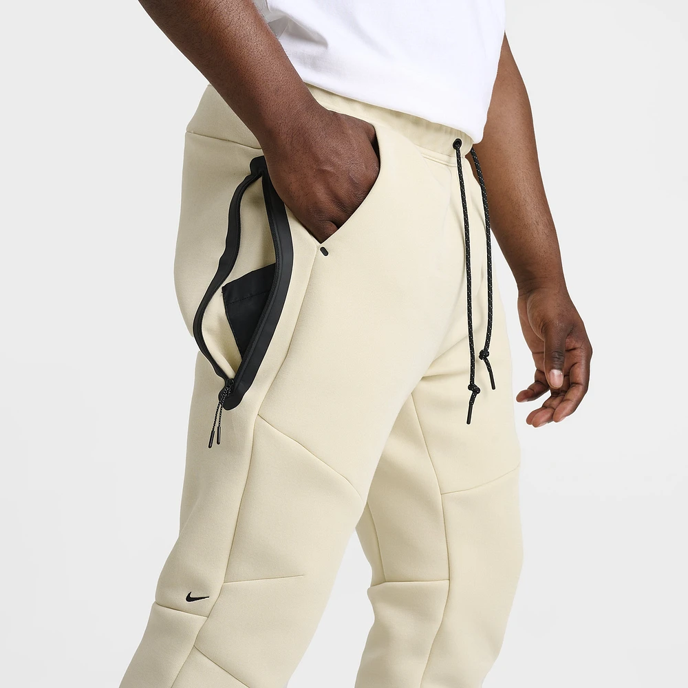 Nike Tech Fleece Joggers Light Khaki / Black