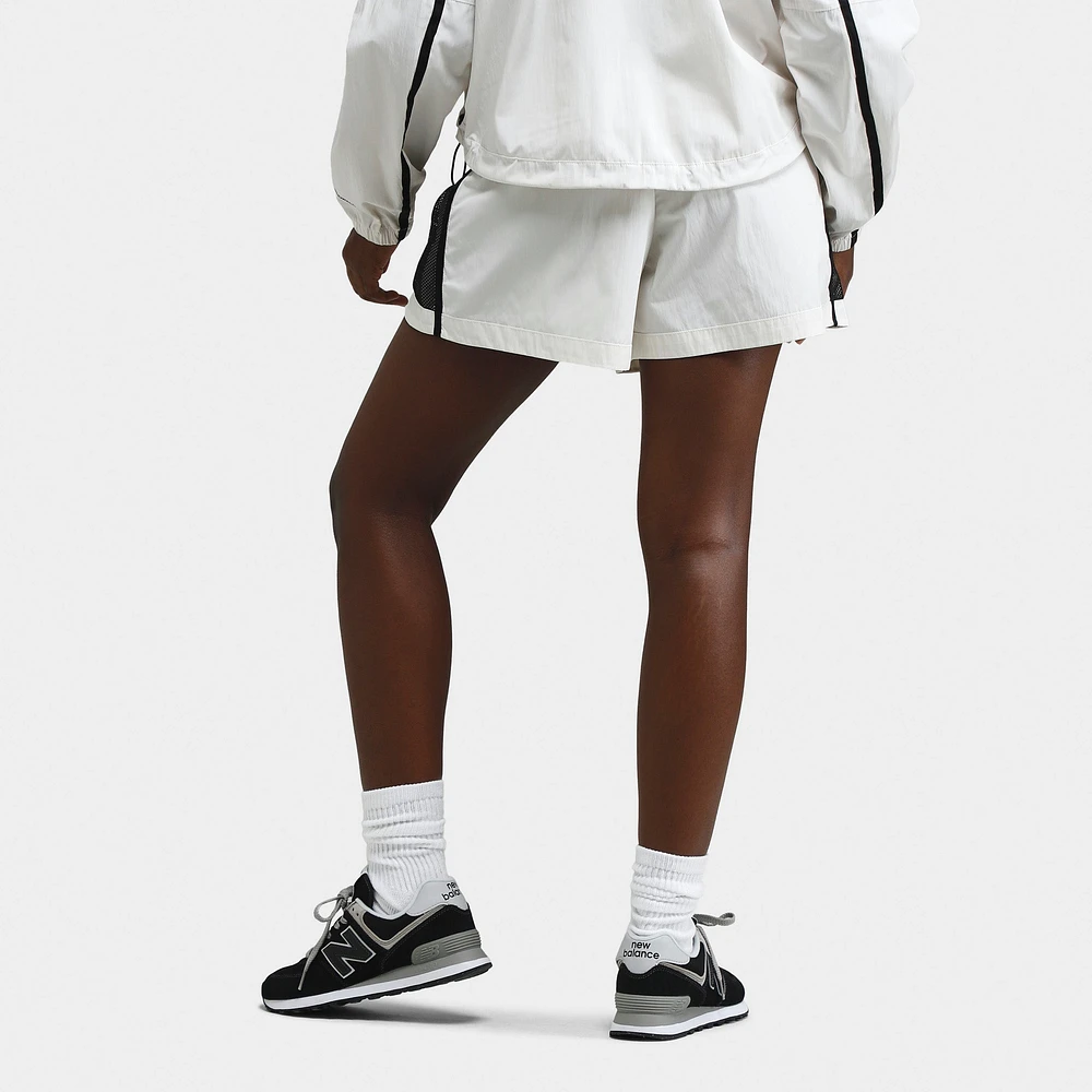 The North Face Women's 2000 Mountain Light Wind Shorts / White Dune