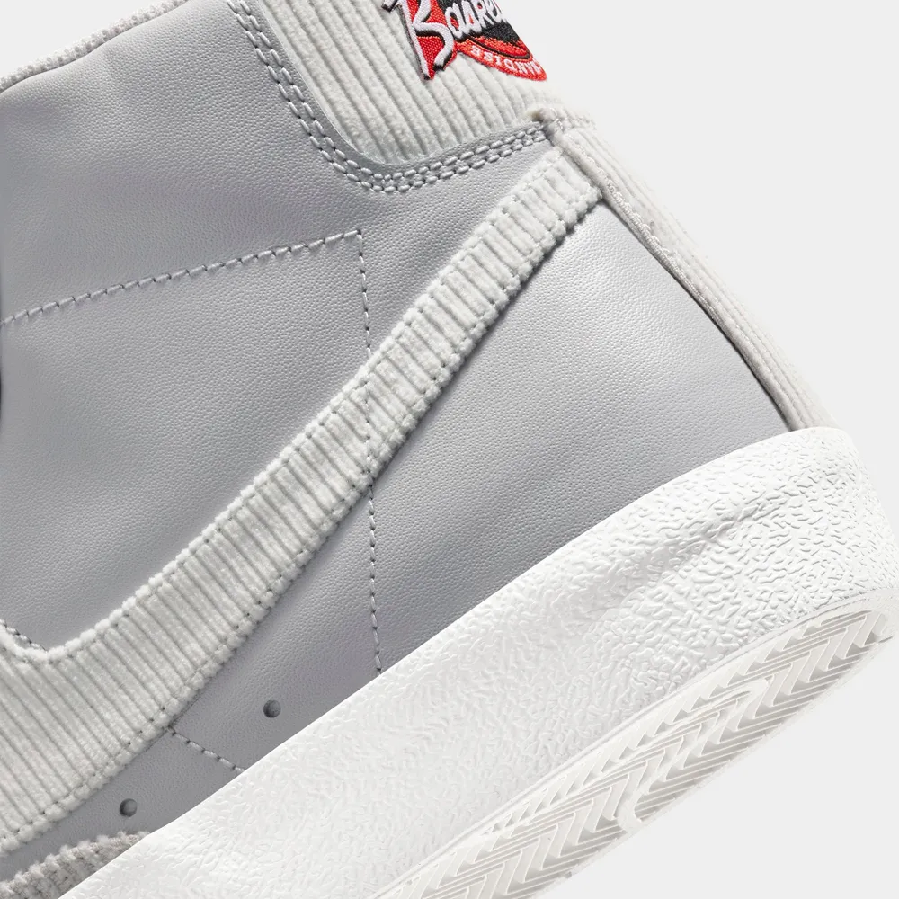 Nike Blazer Mid ’77 EMB Vast Grey / Summit White - Chile Red