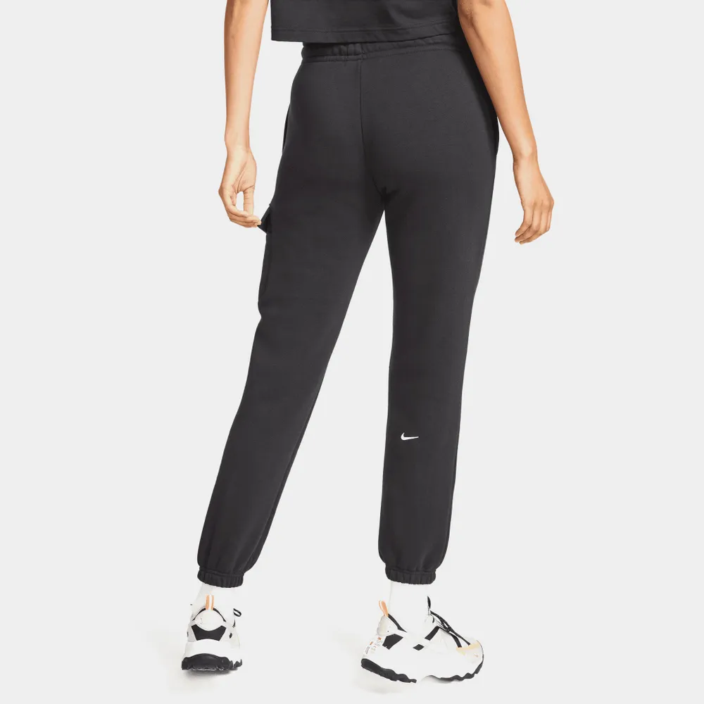 NIKE ESSENTIAL WOMEN CARGO PARASHUTE IN BLACK Nike mini swoosh cargo  trousers in black Product Details Trousers & Leggings by Nike Act c