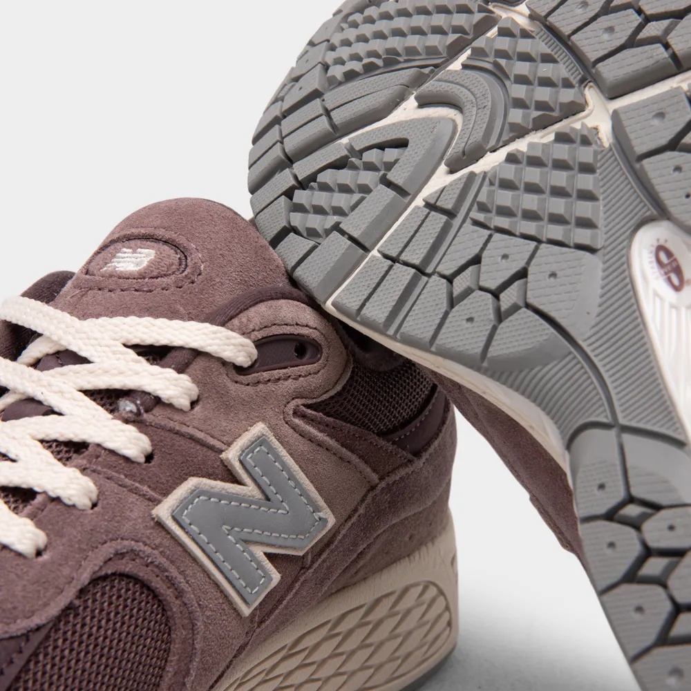 New Balance M2002RHD Black Fig / Pebble