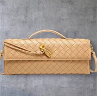 90070 Entree Clutch