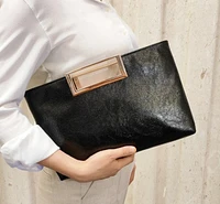 90158 The Brief Clutch