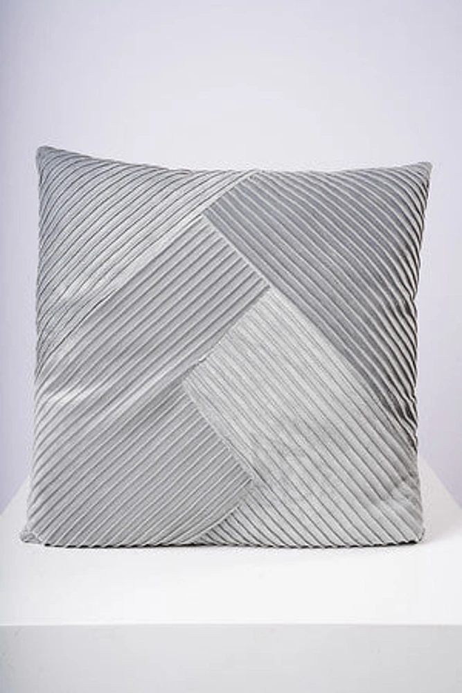 19" x 19" Shopia Cushion