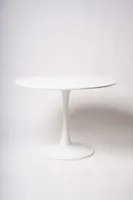 32" Round White Table