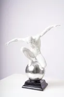 17" WHITE/SILVER FIGURE