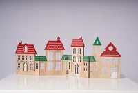 8" CHRISTMAS HOUSE