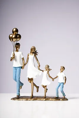 13" Family W/Balloons