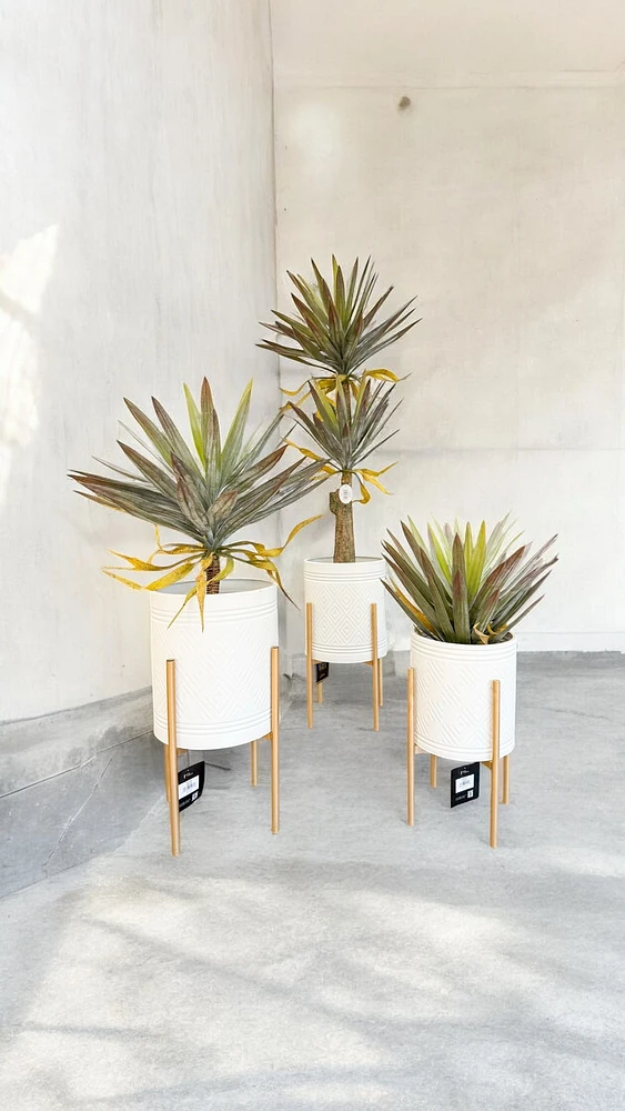 23" SQUARE METAL PLANTER WHITE LG