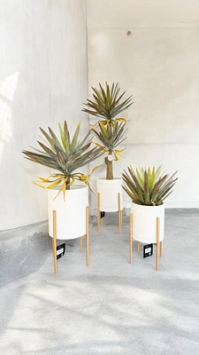 23" SQUARE METAL PLANTER WHITE LG