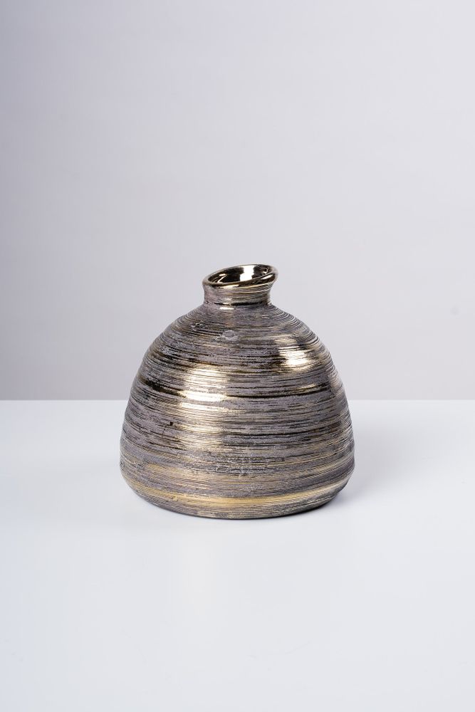 6" Vase Cement w/Gold