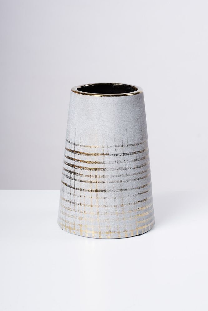 9" Vase Cement w/Gold