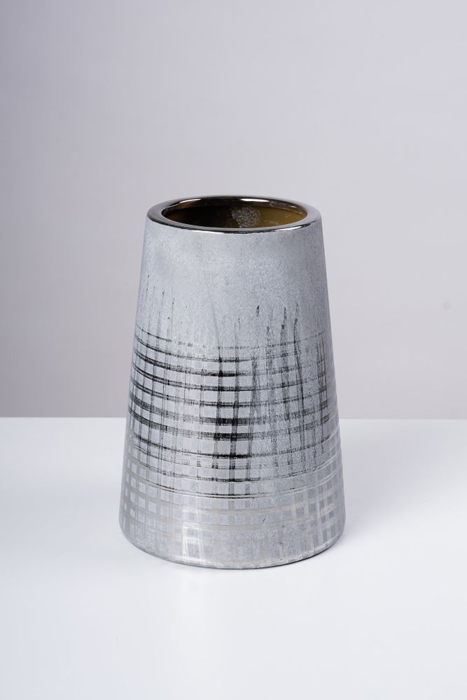 9" Vase Cement w/Silver