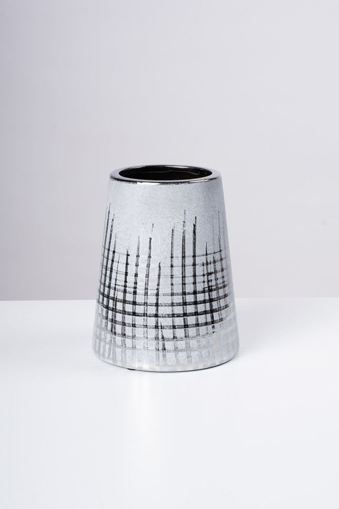 7" Vase Cement w/Silver