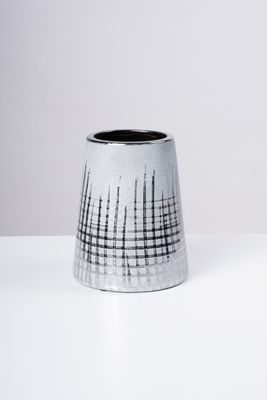 7" Vase Cement w/Silver