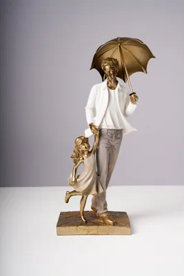 4" Father & daughter w/ umbrella - Family Collection