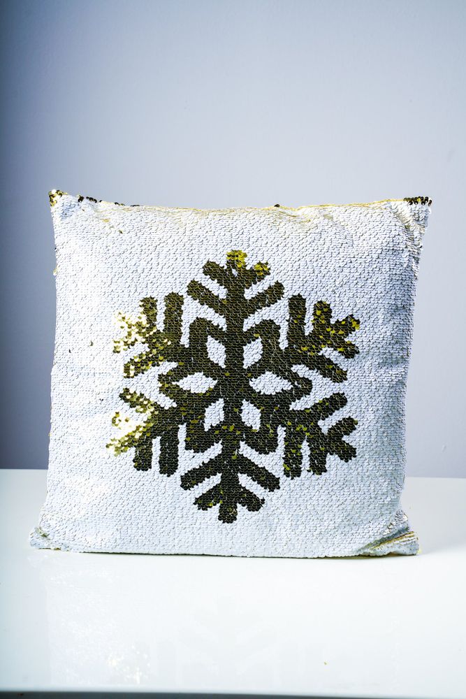 16"x16" Snowflake Seguin Cushion