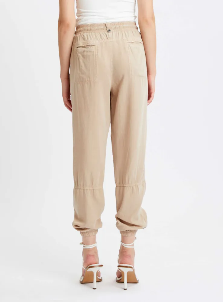 CORALIE | Jogger pants with overlock stitch detail and contrast drawst
