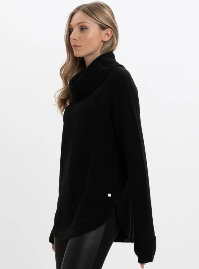 JANYN |Raglan sleeve cowl neck round hem sweater