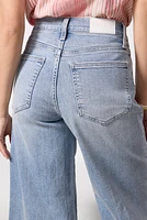 Petite Izzy Crop