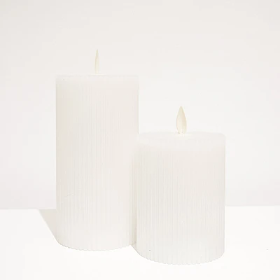 Striated false flame pillar