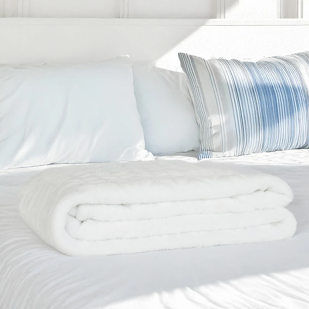Plush throw - White