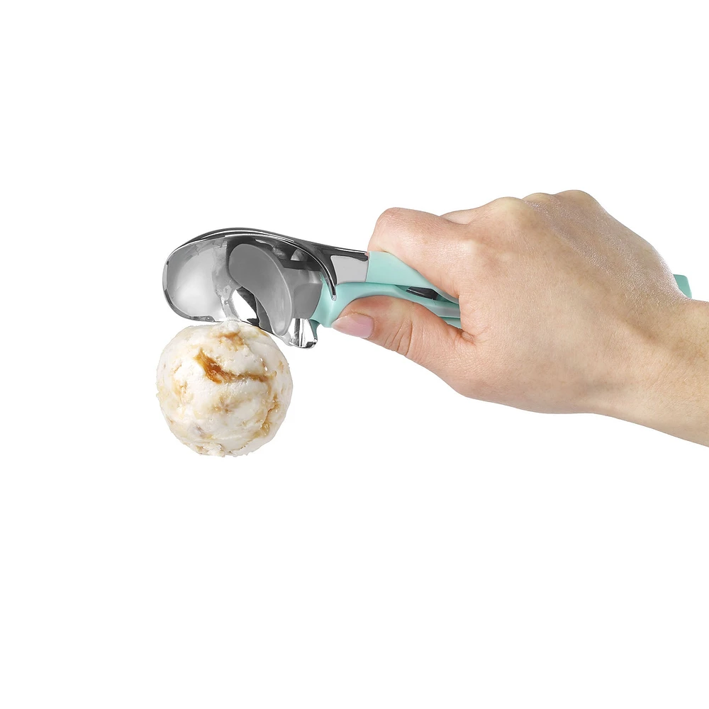 Ice cream scoop with pusher