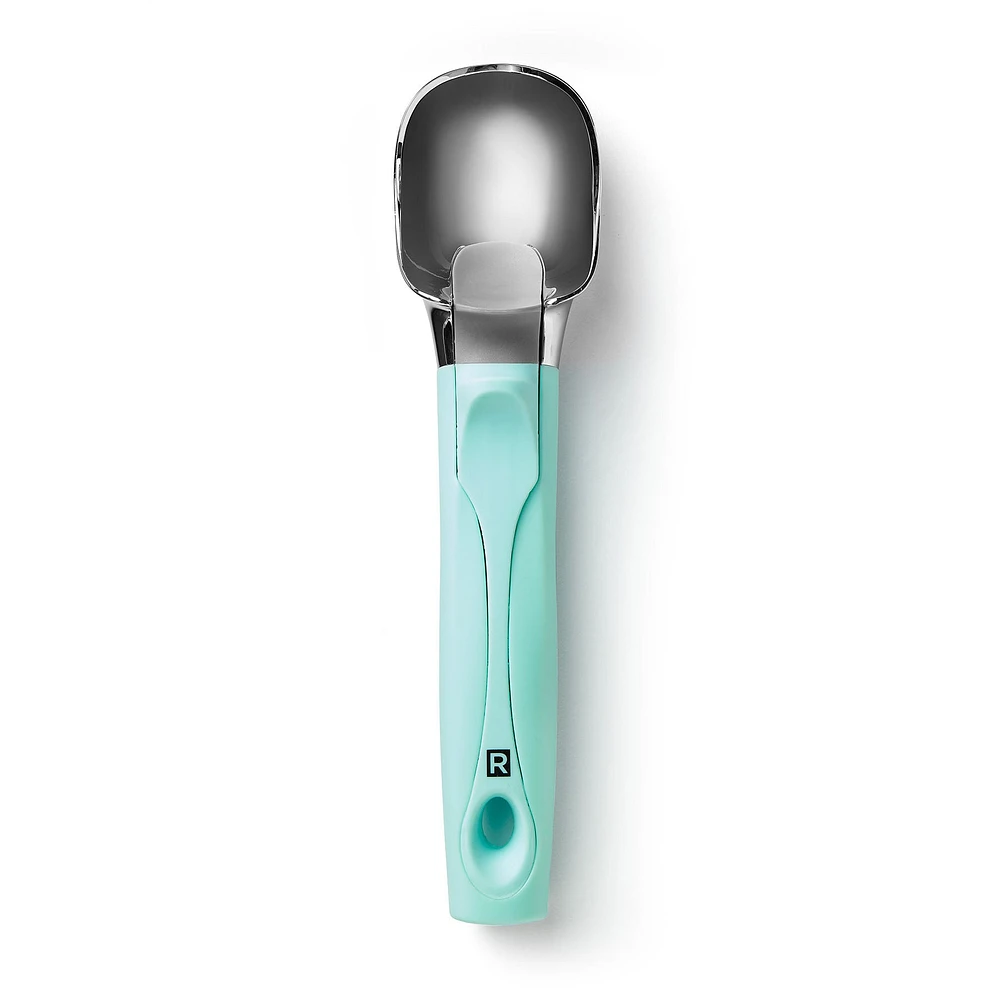 Ice cream scoop with pusher