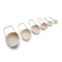 Ensemble tasses et cuillères à mesurer