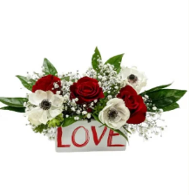 Love Story – A Romantic Floral Arrangement