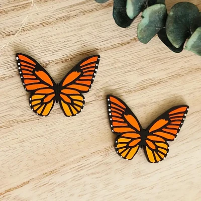 Pendientes de mariposa monarca.