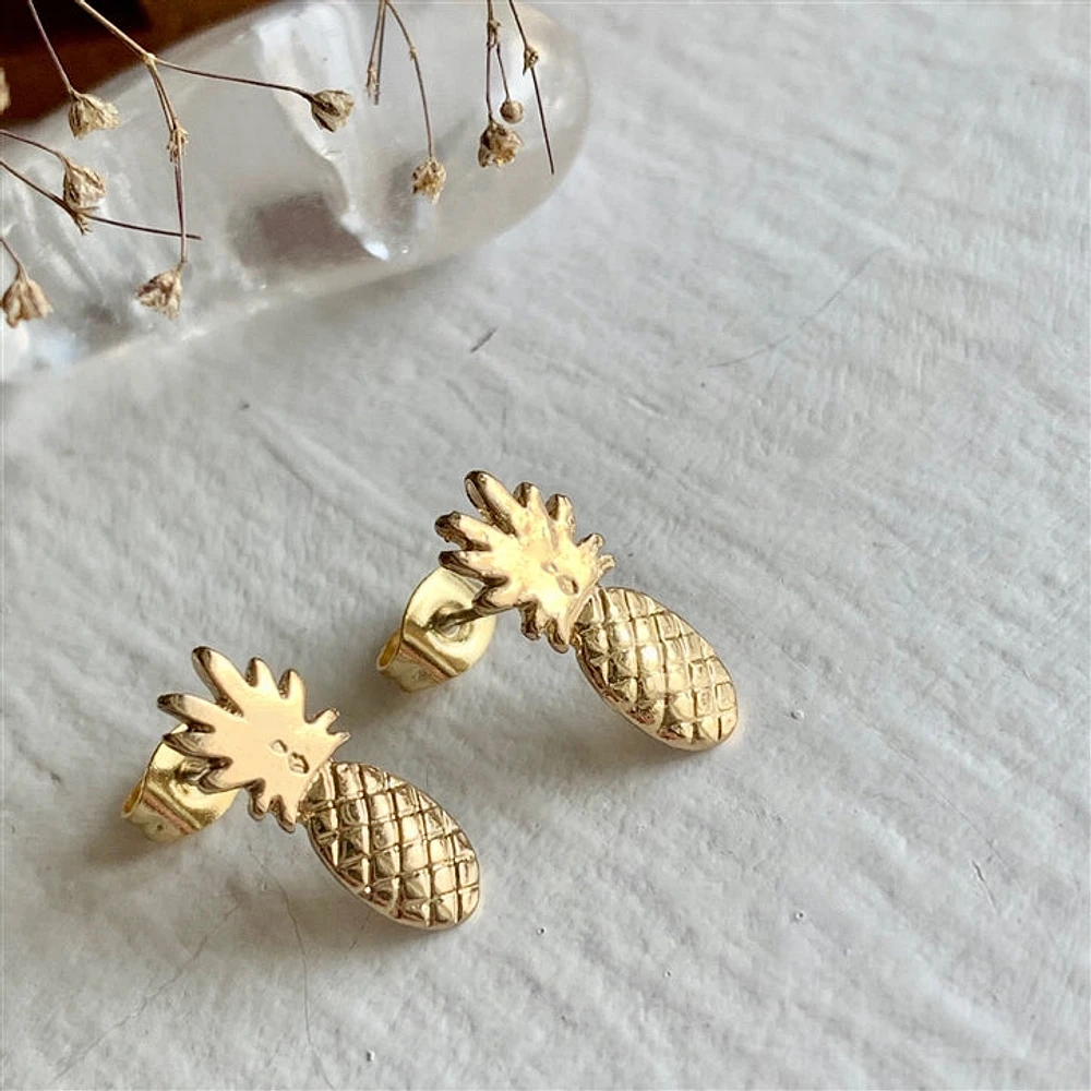 Aretes dorados con forma de piña Aloha