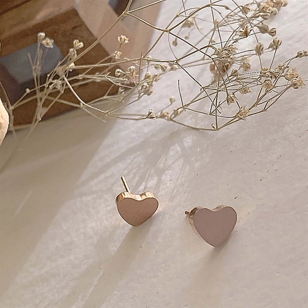 Total Eclipse Of The Heart Heart Stud Earrings In Rose Gold