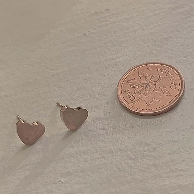 Aretes con forma de corazón de eclipse total del corazón en oro rosa